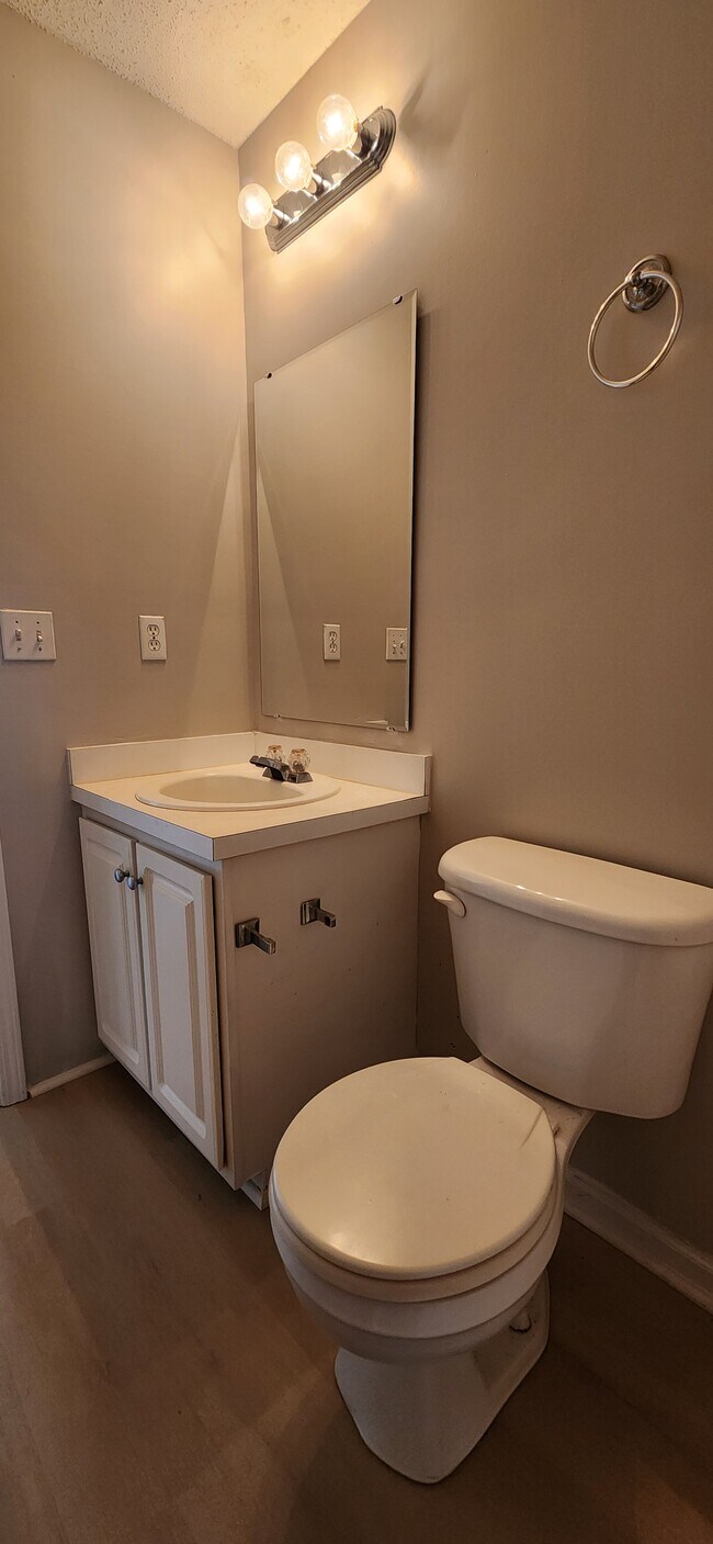 Building Photo - 1113 Waverly Pl Dr