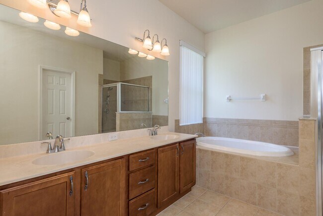 Building Photo - 4515 Fieldview Cir