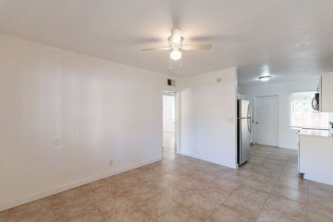 Building Photo - 928 W McDowell Rd