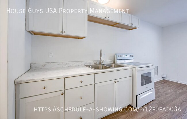 Building Photo - 15216 Bellaire Ave
