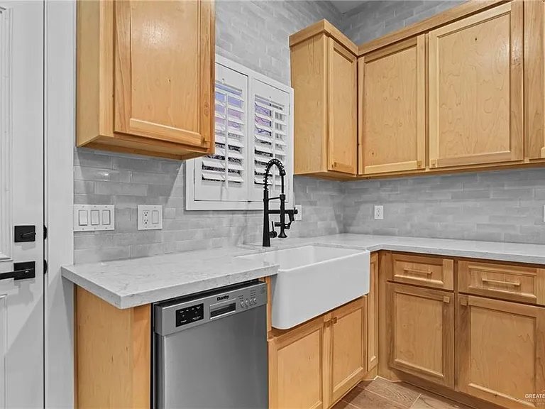 Building Photo - 645 Esplanade Ct