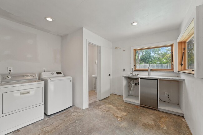 Building Photo - 4414 Gardendale Dr