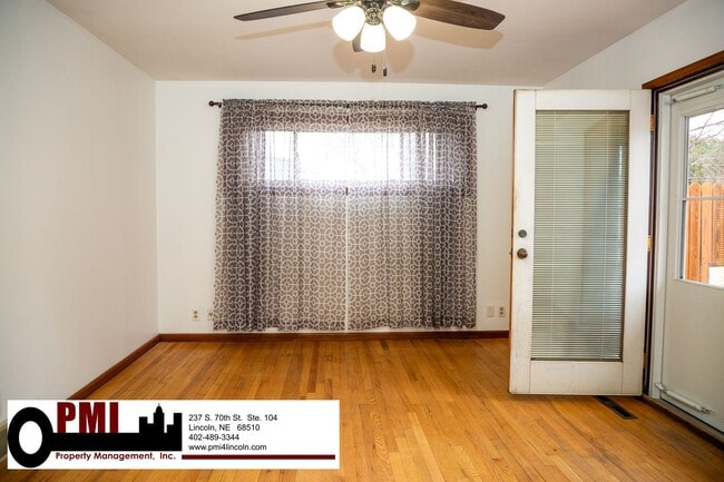 Building Photo - 3 Bedroom and 1.5 bathroom House for rent