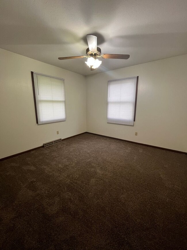 Building Photo - 2-Bedroom Single Family Duplex Available for Rent in Goshen's Colonial Farms Subdivision