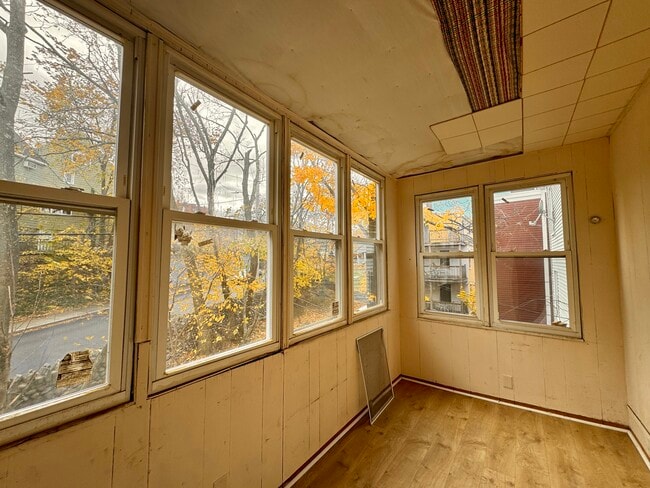 Building Photo - 144 Hillside St