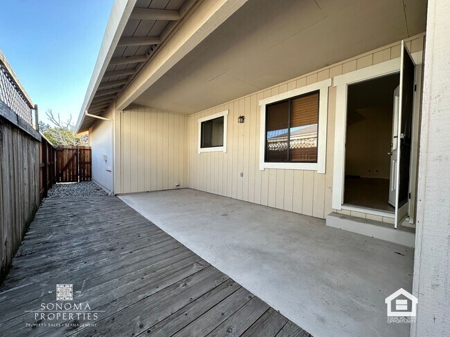 Building Photo - 2BD/2BA Duplex, Close to Downtown Sonoma!