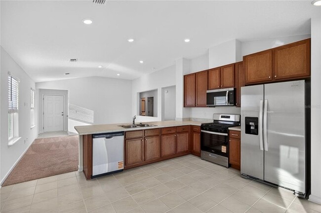 Building Photo - 33 Somerset Ave