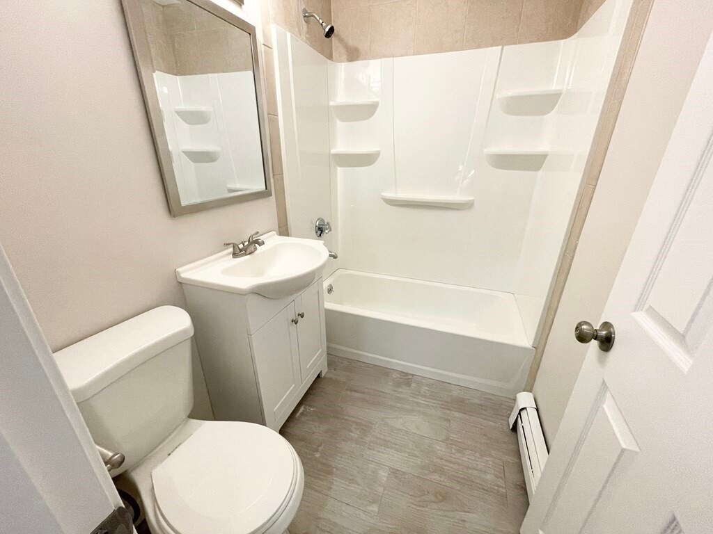 Building Photo - 170 Bolton St