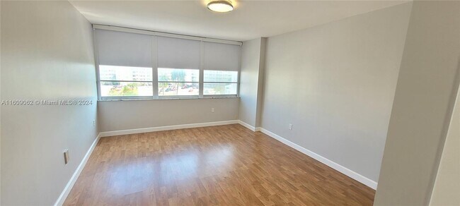 Building Photo - 18031 Biscayne Blvd