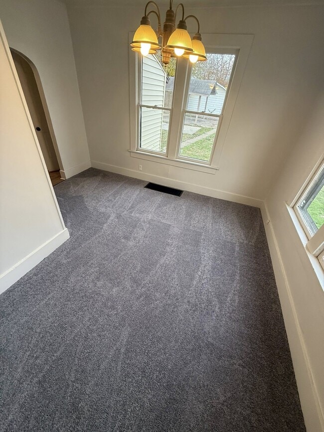 Building Photo - 517 Echo Ave