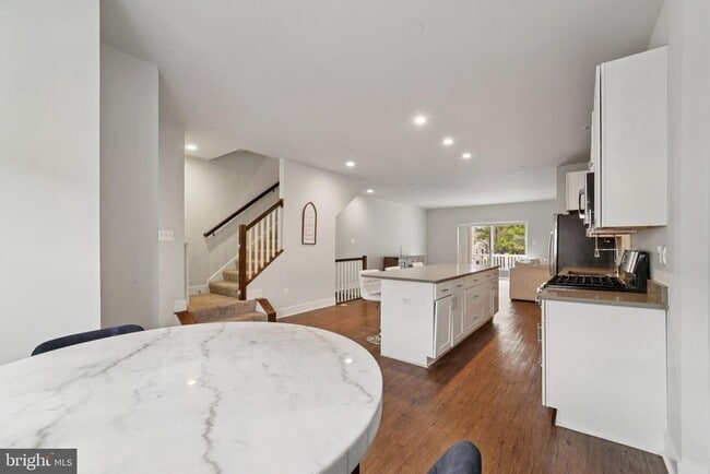 Building Photo - 7728 Lexington Ct