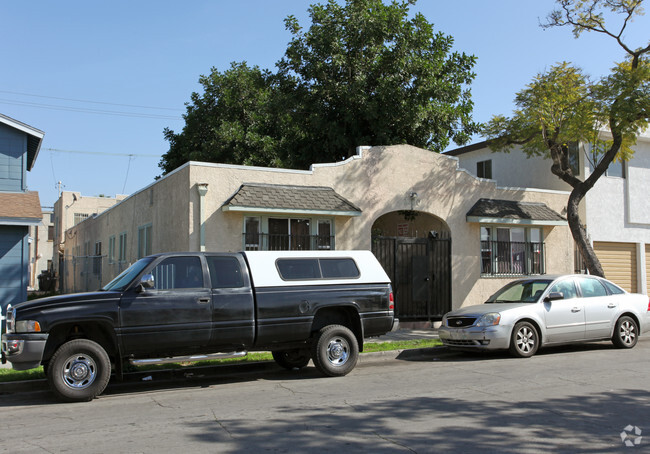 Building Photo - 2330 Locust Ave