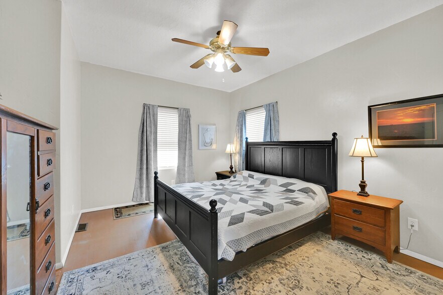 Building Photo - 1203 25th St