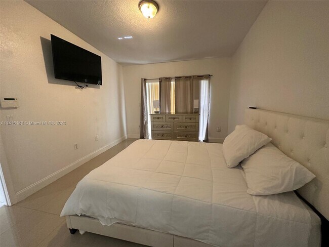 Building Photo - 6898 NW 166th Terrace