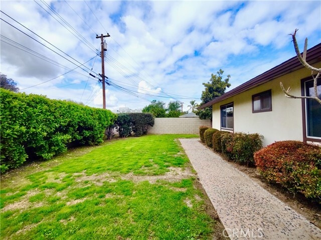 Building Photo - 1308 W Vine Ave