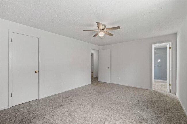 Building Photo - 880 Winfield Ct