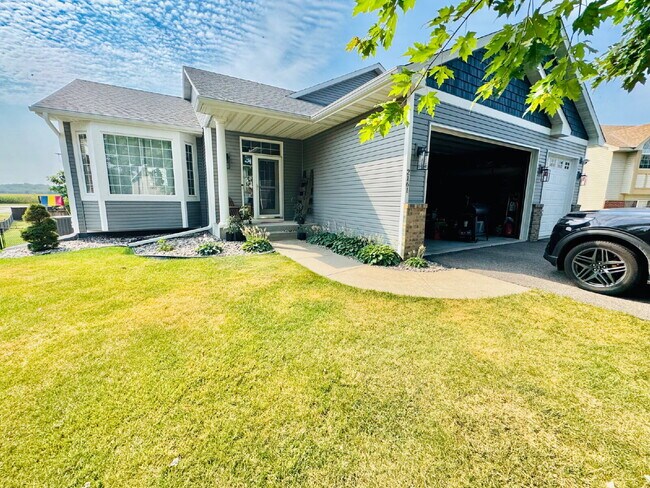 Building Photo - Spacious 4-Bed Shakopee Gem with Granite Finishes & Finished Basement