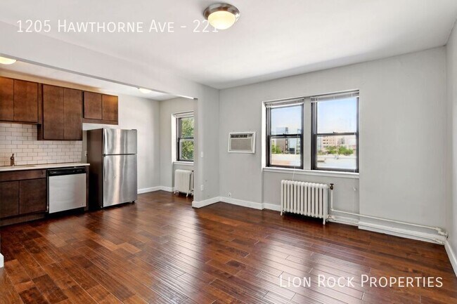 Building Photo - 1205 Hawthorne Ave