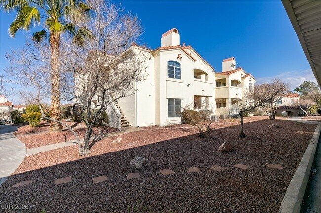 Building Photo - 698 S Racetrack Rd