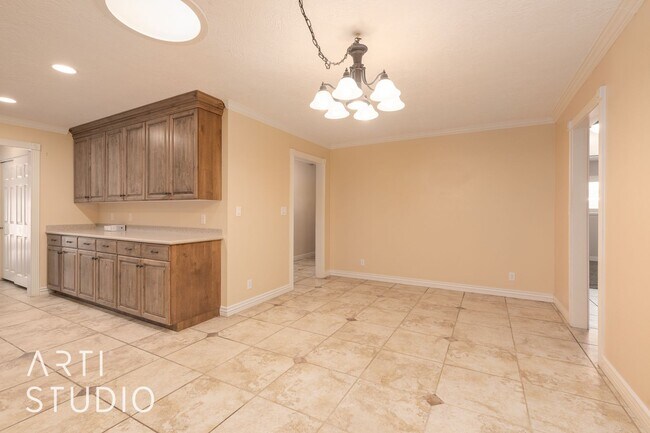 Building Photo - Spacious 4 Bedroom, 3 Bathroom Home for Rent