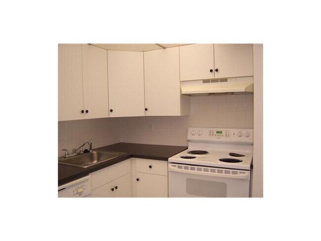 Building Photo - 4158 Inverrary Dr