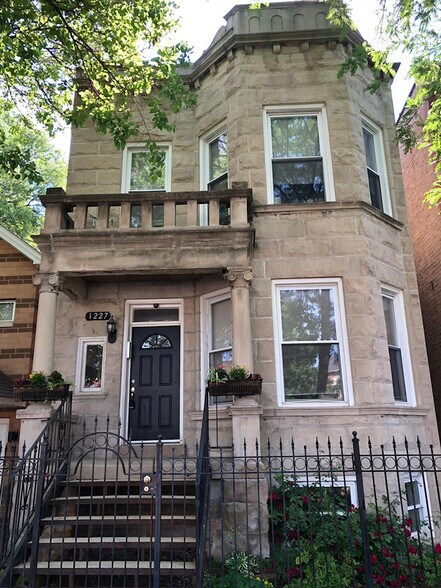 Primary Photo - 1227 N Rockwell St