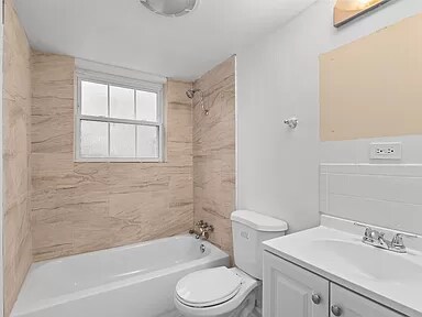 Building Photo - 1902 SE 4th St