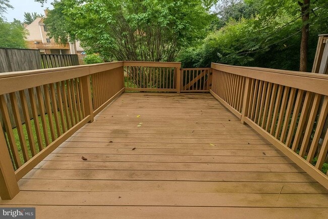 Building Photo - 5105 King Charles Way