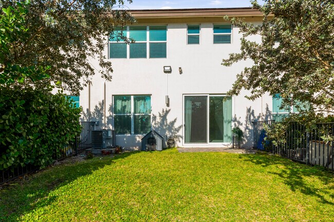 Building Photo - 4352 Veleiros Ave