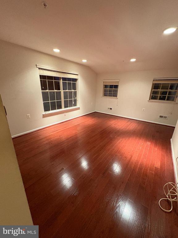 Building Photo - 950 Nathaniel Trail