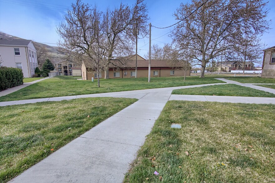Building Photo - Scenic View Apartment Homes