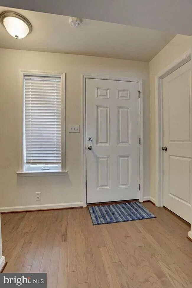 Building Photo - 613 Line Rd