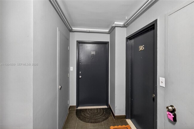 Building Photo - 1255 Collins Ave