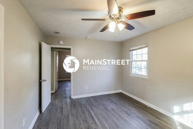 Building Photo - 3 Bedroom Pet-Friendly Home in Ellenwood, GA with Main Street Renewal