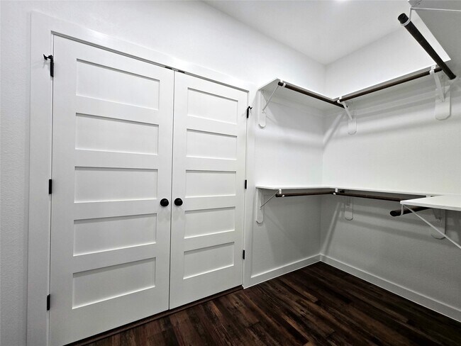 Building Photo - 14811 Wallach Dr