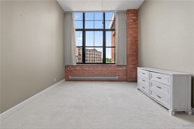 Building Photo - 526 Plum St