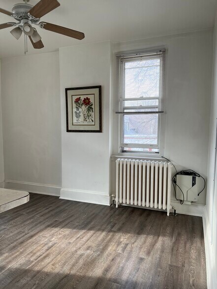 Living/Bed Room - 105 E Gowen Ave