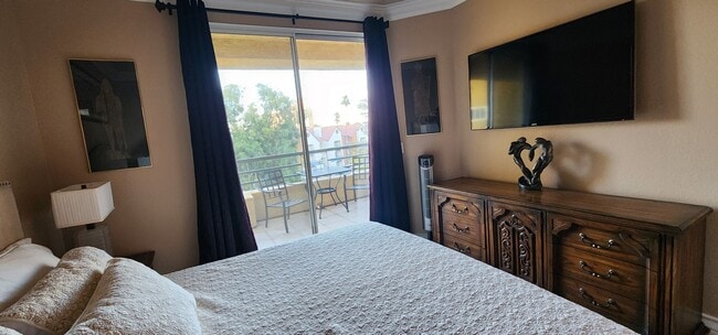 Building Photo - Fully furnished-full Sphere view