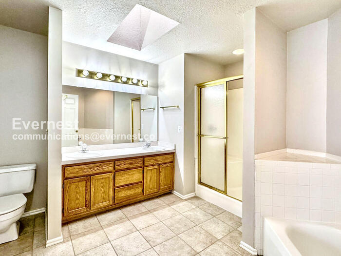 Building Photo - 1201 W 112th St