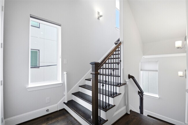 Building Photo - 2119 Taft St