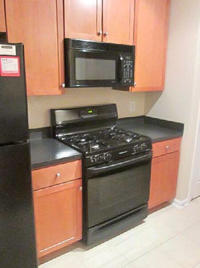 Building Photo - Beautiful 2 Bedroom 2 Bathroom Condo In Mu...