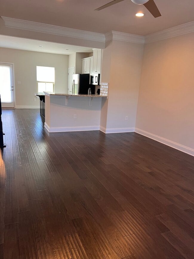 Building Photo - 818 Oval Park Ln