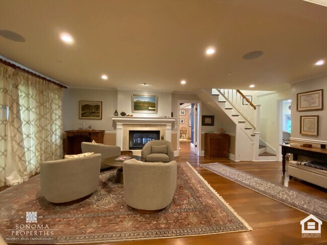 Building Photo - Stunning Furnished Eastside Home