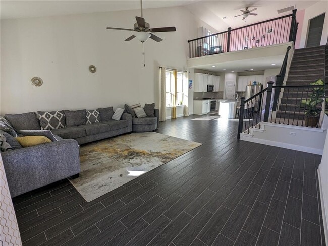 Building Photo - 9905 Quercia Dr