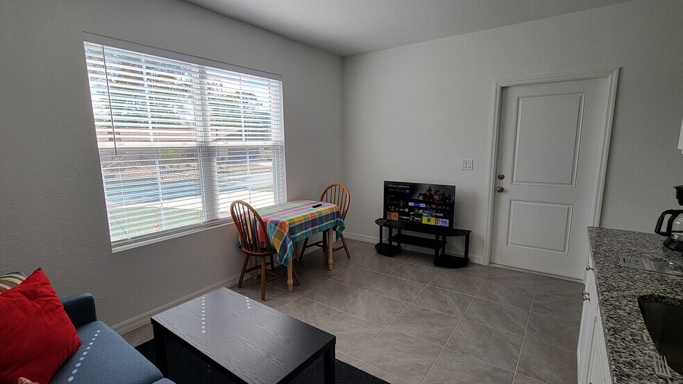 Building Photo - 733 Cleaves St SE