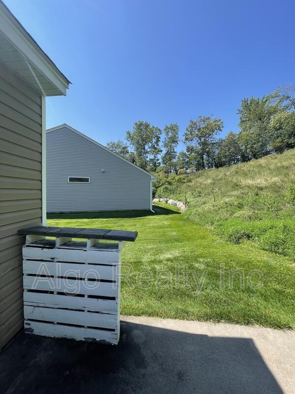 Building Photo - 1694 Oakbrooke Ct