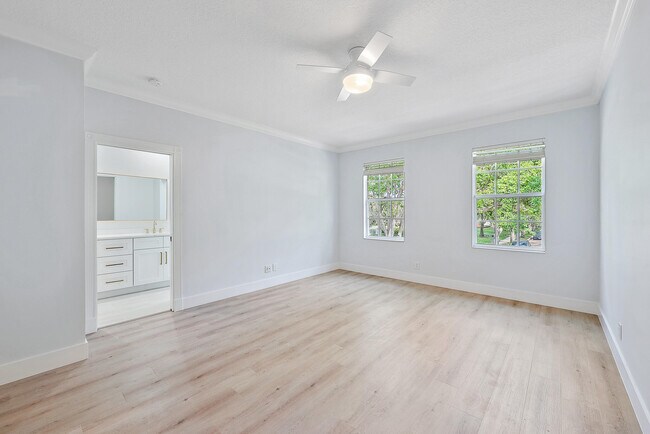 Building Photo - 130 Day Lily Dr