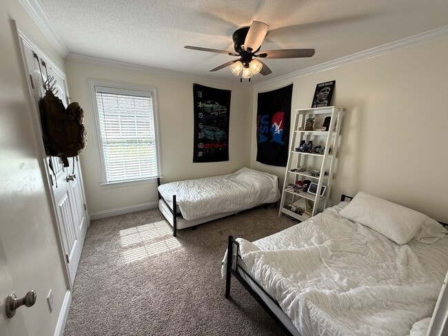 Building Photo - Spacious 4 bed 3 bath Home in Grove Point!