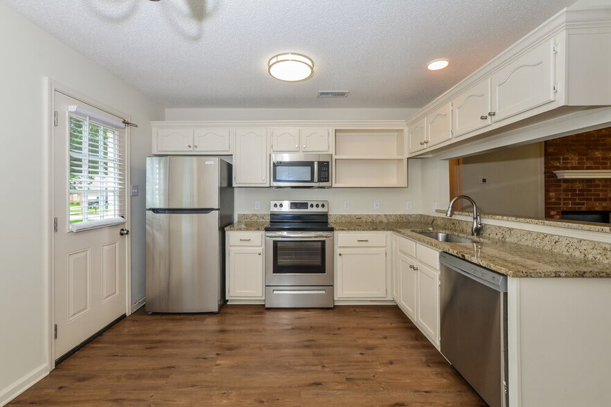 Building Photo - 6801 College Park Cove