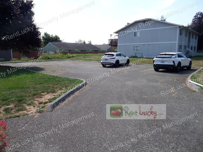 Building Photo - Fully Remodeled & GORGEOUS 2-Bedroom Unit ...